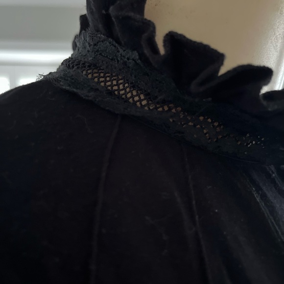 Black mock neck short sleeve blouse - Picture 4 of 4